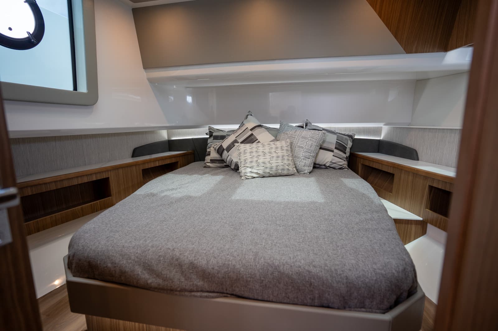 2024 Cruisers Yachts 50 GLS - Photo 19