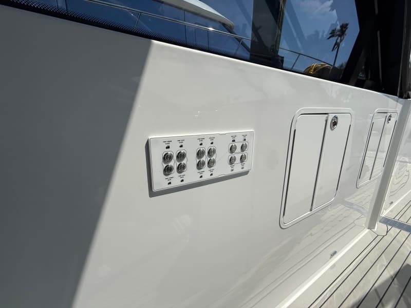 2024 Cruisers Yachts 50 GLS