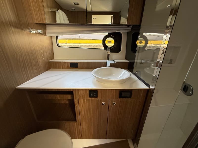 2024 Cruisers Yachts 50 GLS