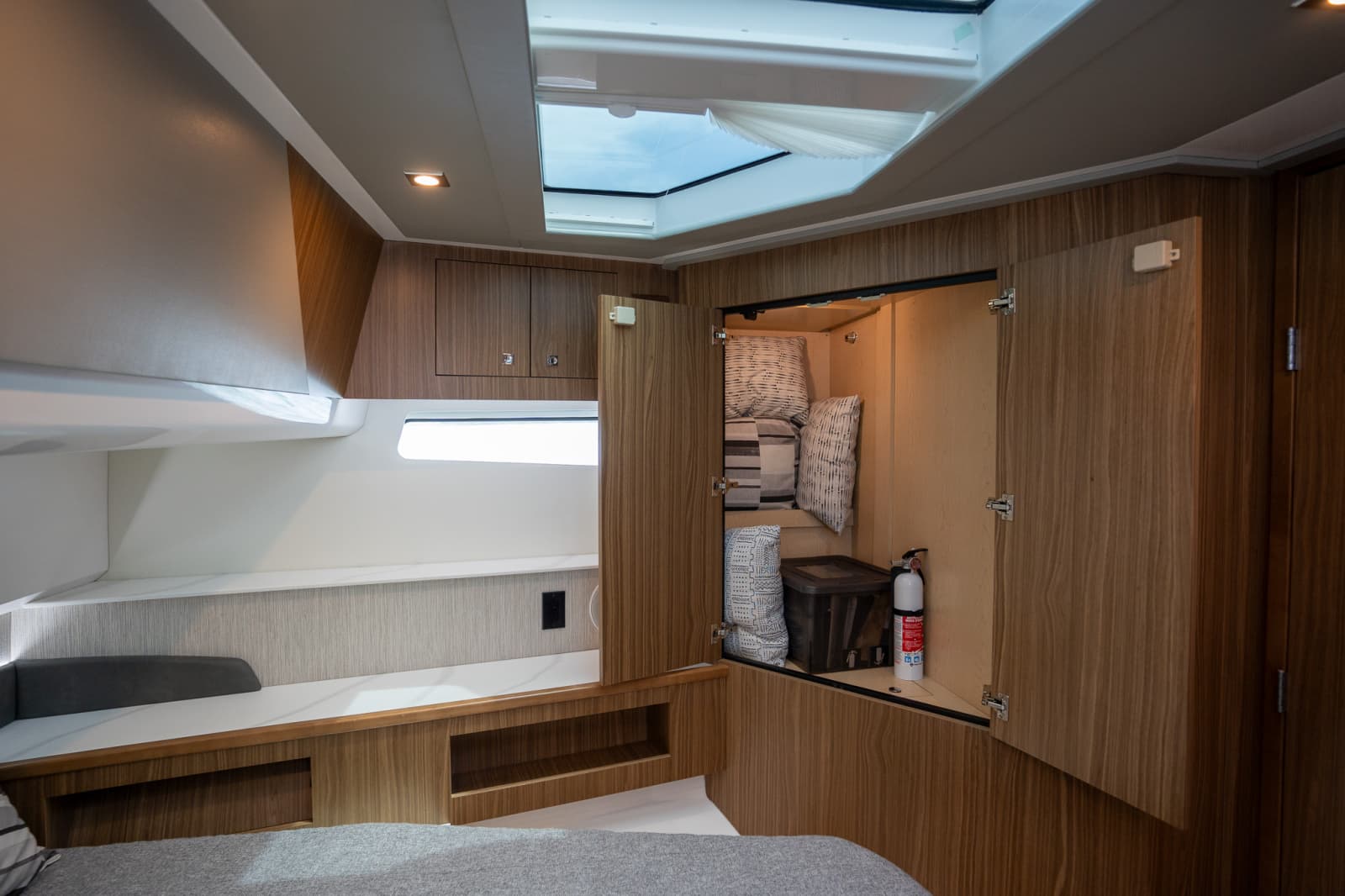 2024 Cruisers Yachts 50 GLS - Photo 21