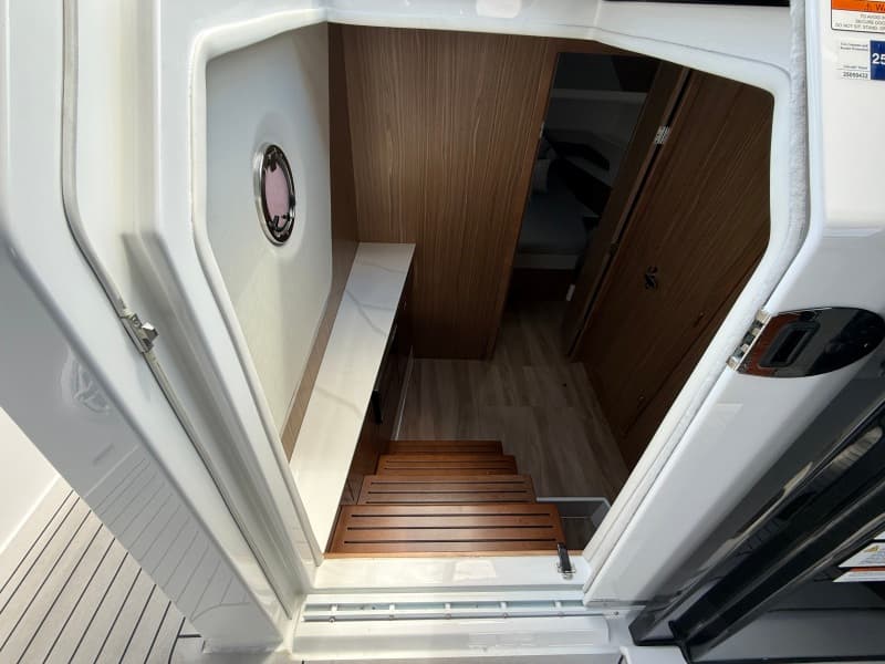 2024 Cruisers Yachts 50 GLS