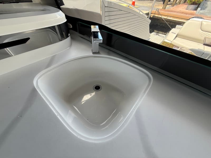 2024 Cruisers Yachts 50 GLS