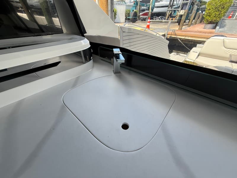 2024 Cruisers Yachts 50 GLS