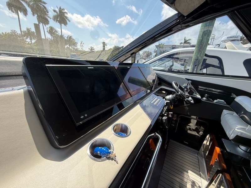 2024 Cruisers Yachts 50 GLS