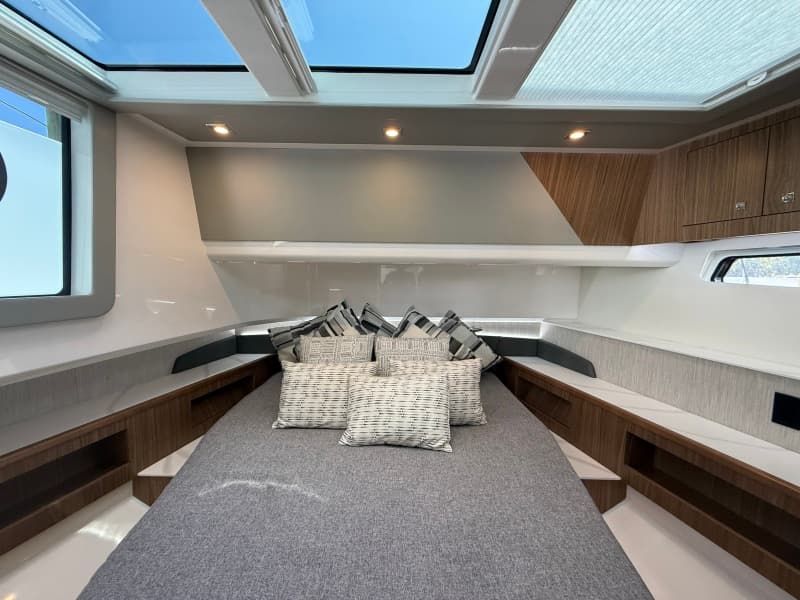 2024 Cruisers Yachts 50 GLS