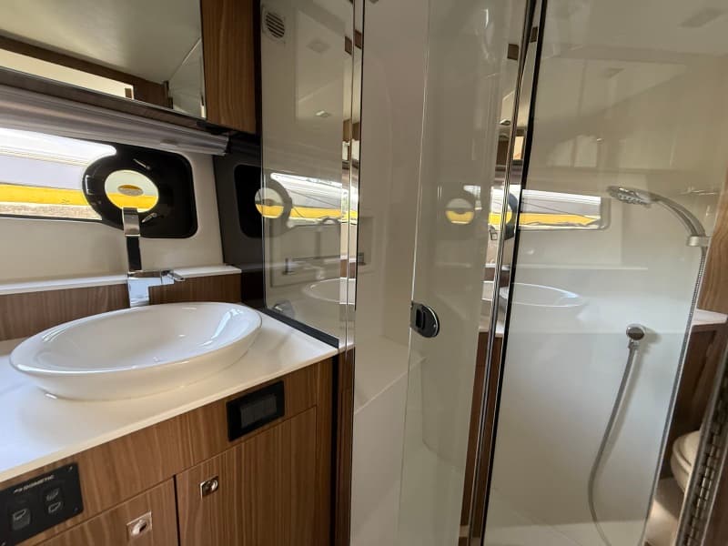 2024 Cruisers Yachts 50 GLS