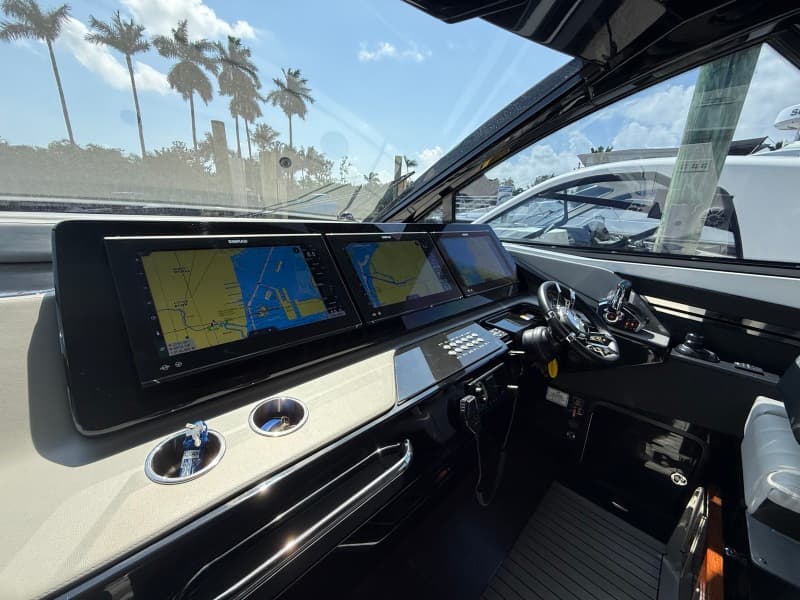 2024 Cruisers Yachts 50 GLS