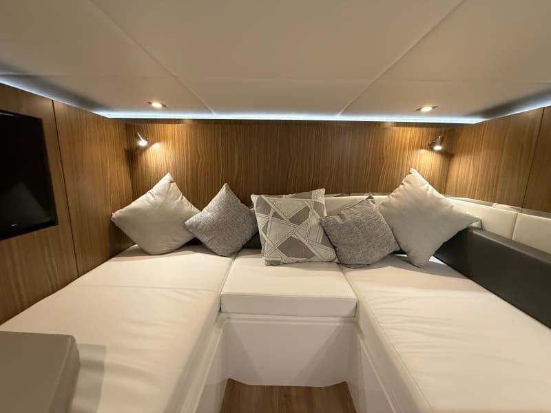 2024 Cruisers Yachts 50 GLS