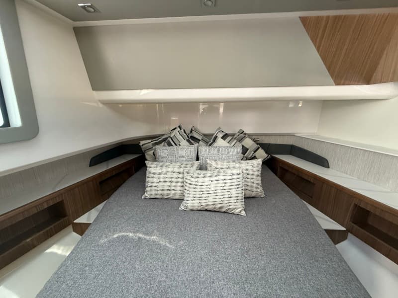 2024 Cruisers Yachts 50 GLS