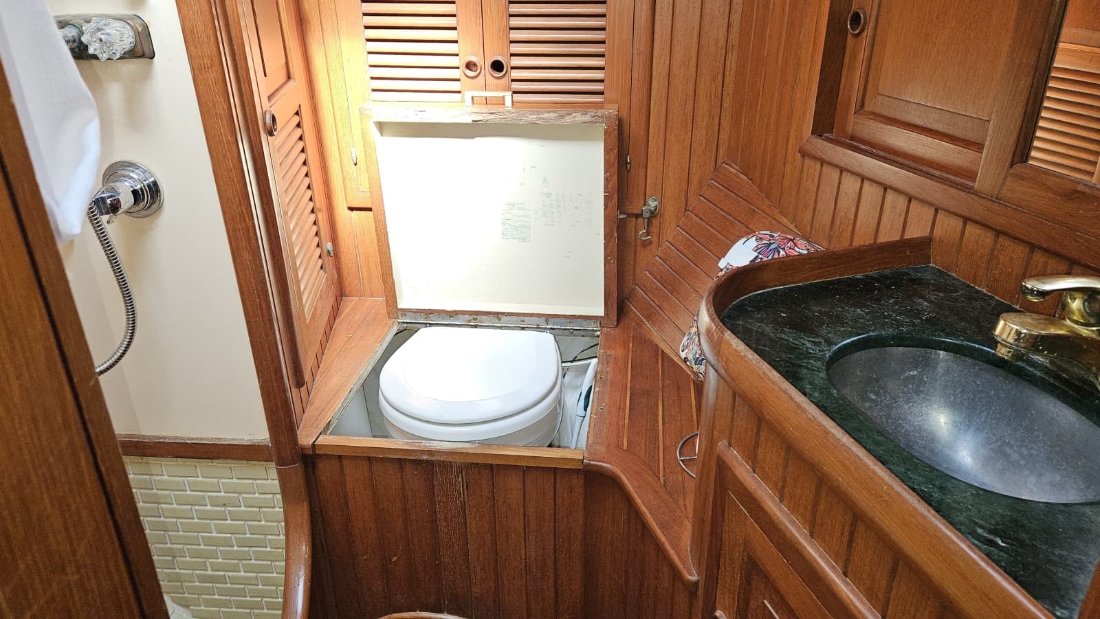 1985 Hans Christian 33T