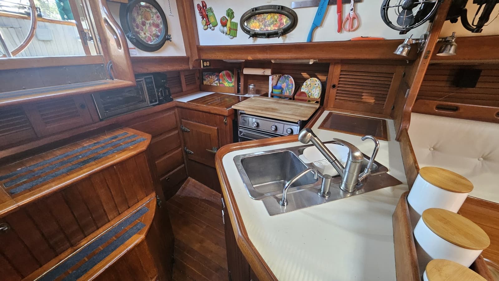 1985 Hans Christian 33T