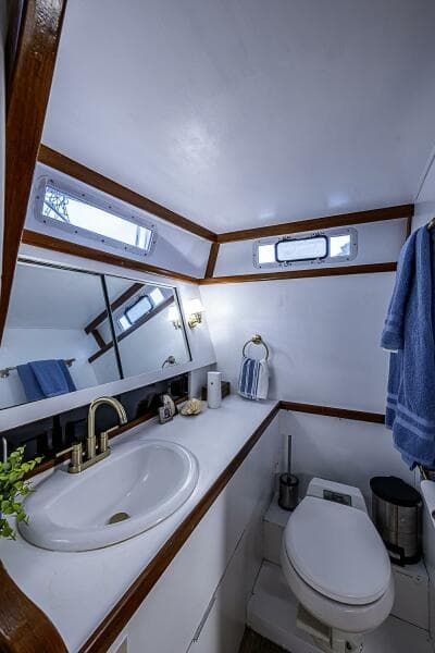 1985 Gulfstar 44 Motor Yacht