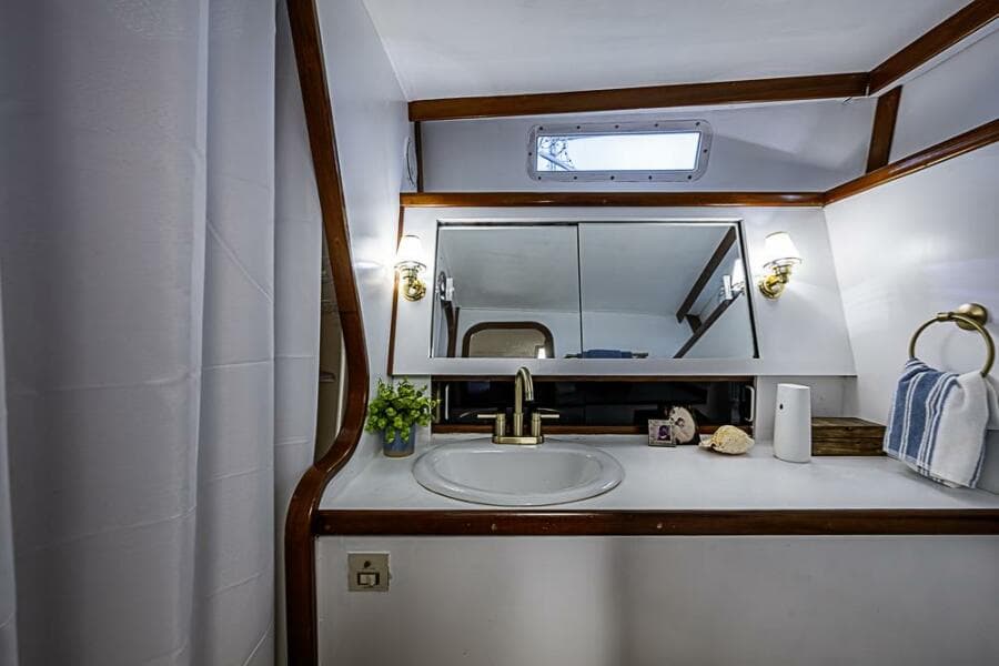 1985 Gulfstar 44 Motor Yacht