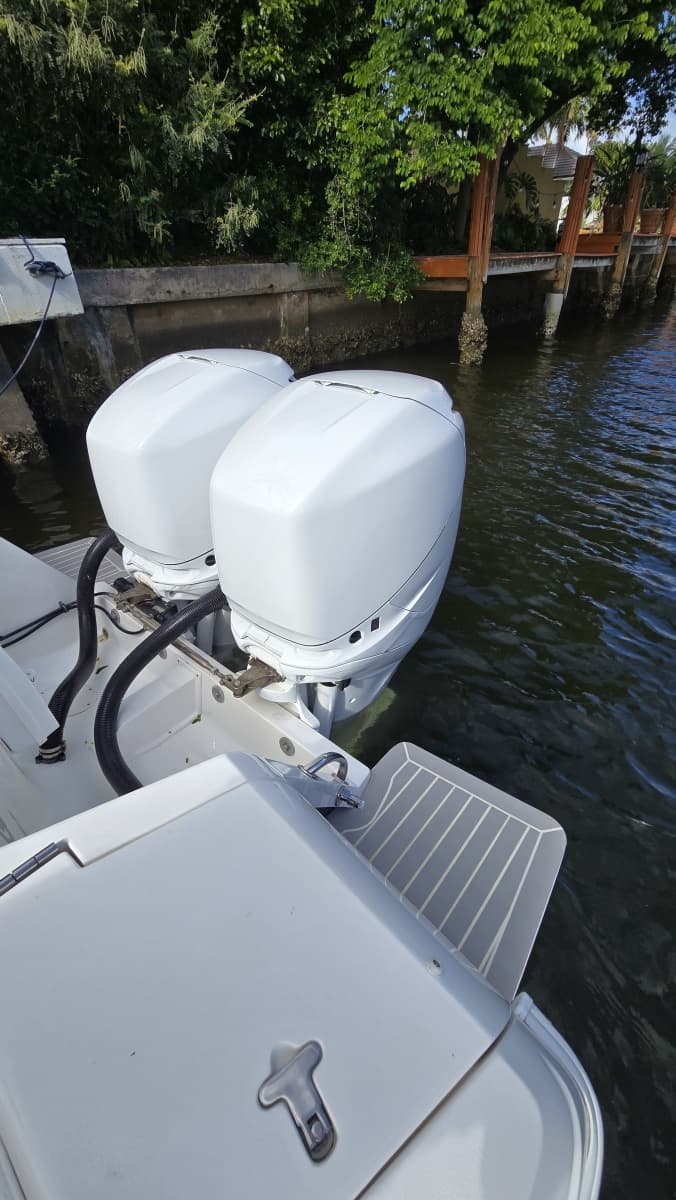 2007 Intrepid 323 Open