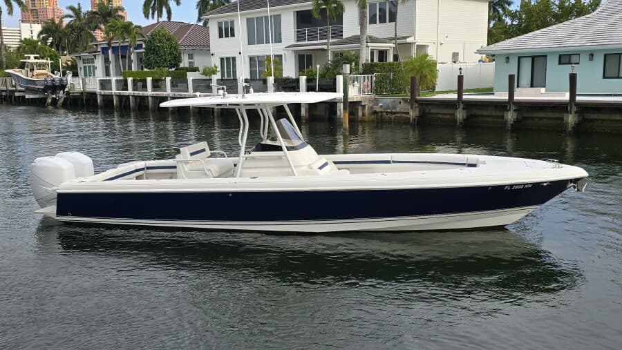 2007 Intrepid 323 Open