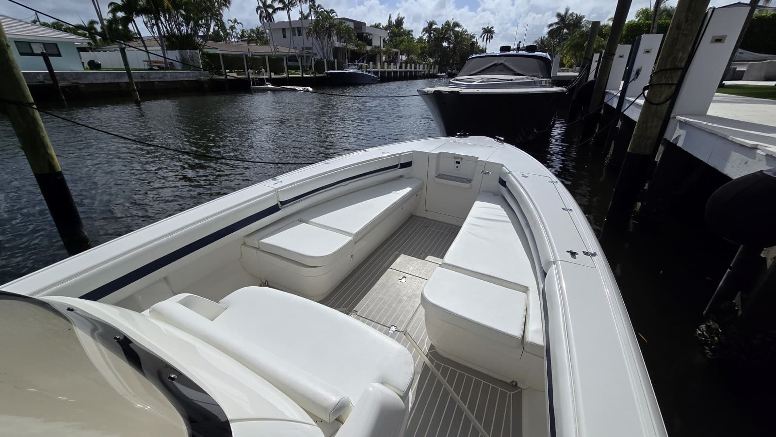 2007 Intrepid 323 Open