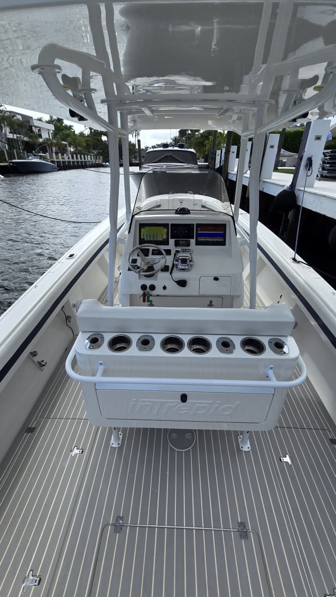 2007 Intrepid 323 Open