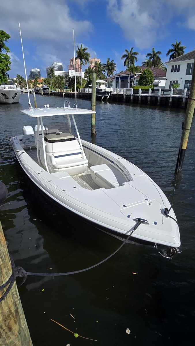 2007 Intrepid 323 Open