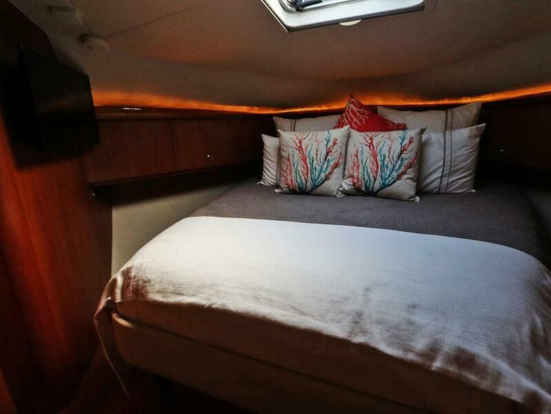 2009 Tiara Yachts Sovran 4300 - Photo 12