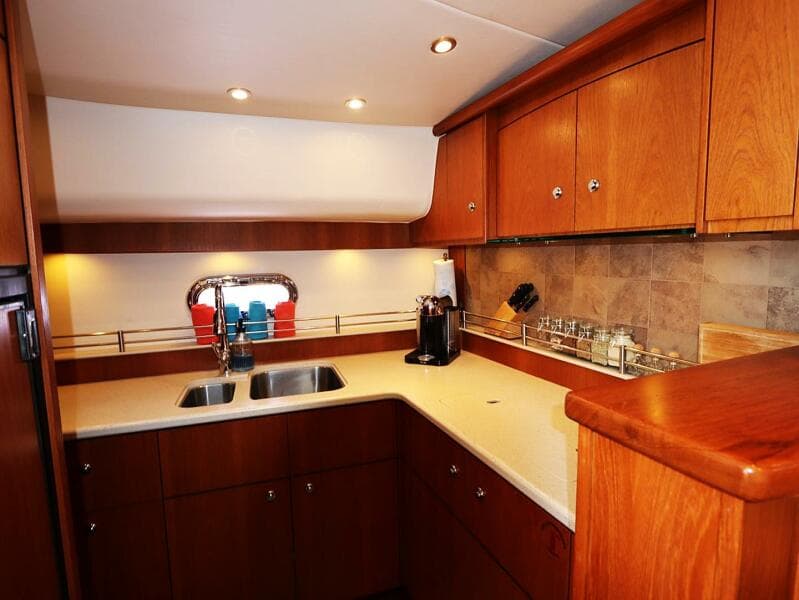 2009 Tiara Yachts Sovran 4300