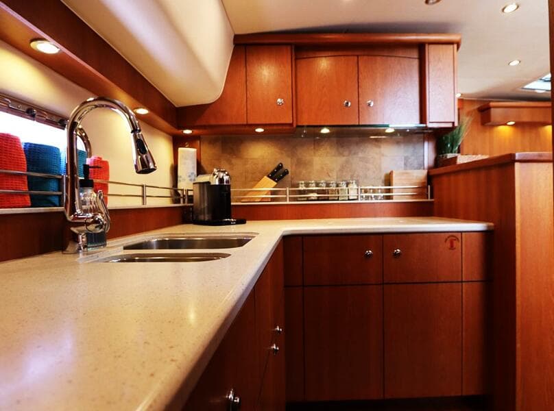 2009 Tiara Yachts Sovran 4300