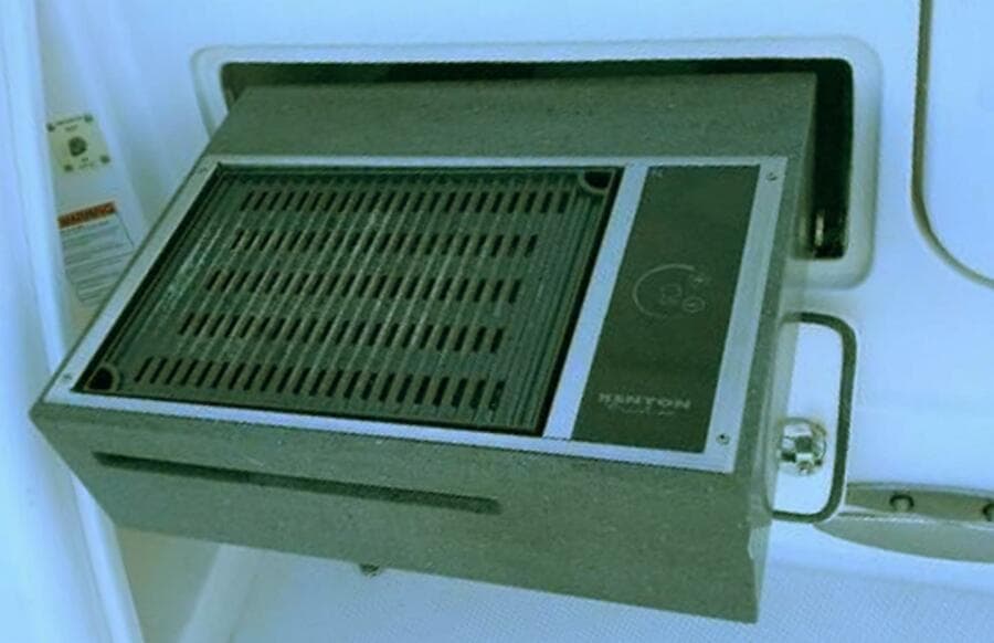 2009 Tiara Yachts Sovran 4300