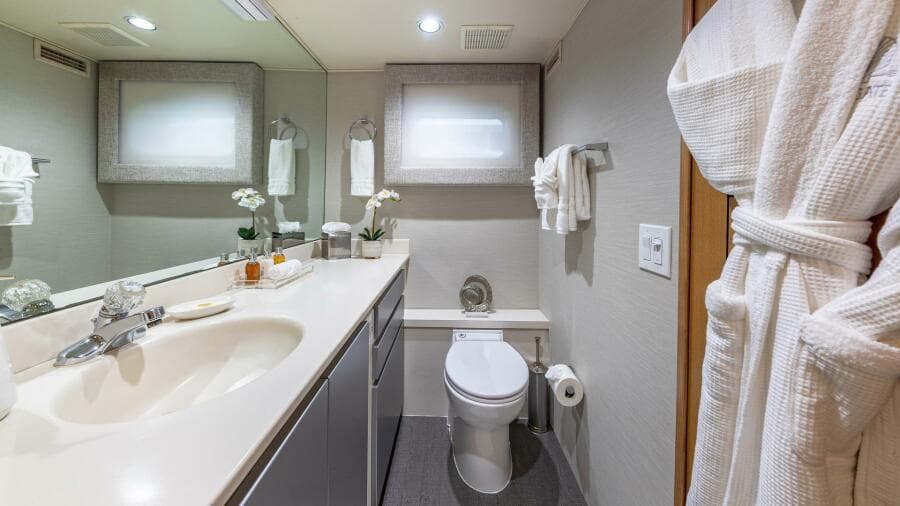 1997 Broward Raised Pilothouse