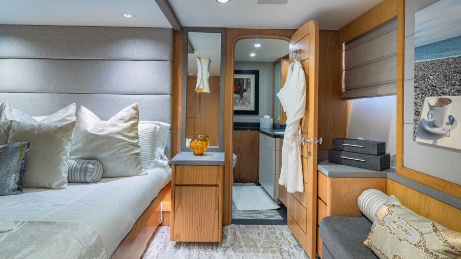 1997 Broward Raised Pilothouse