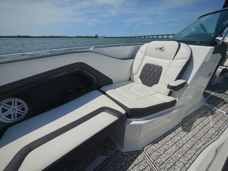 2020 Monterey 29 305SSD