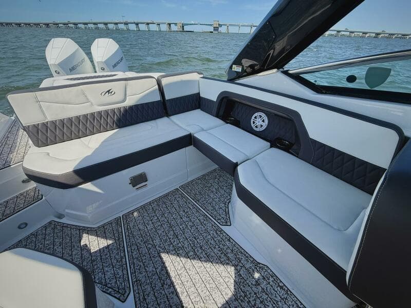2020 Monterey 29 305SSD