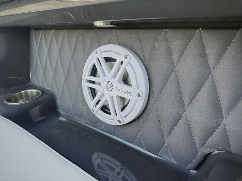 2020 Monterey 29 305SSD