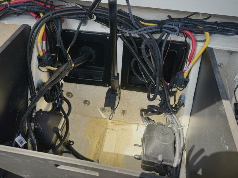 2020 Monterey 29 305SSD