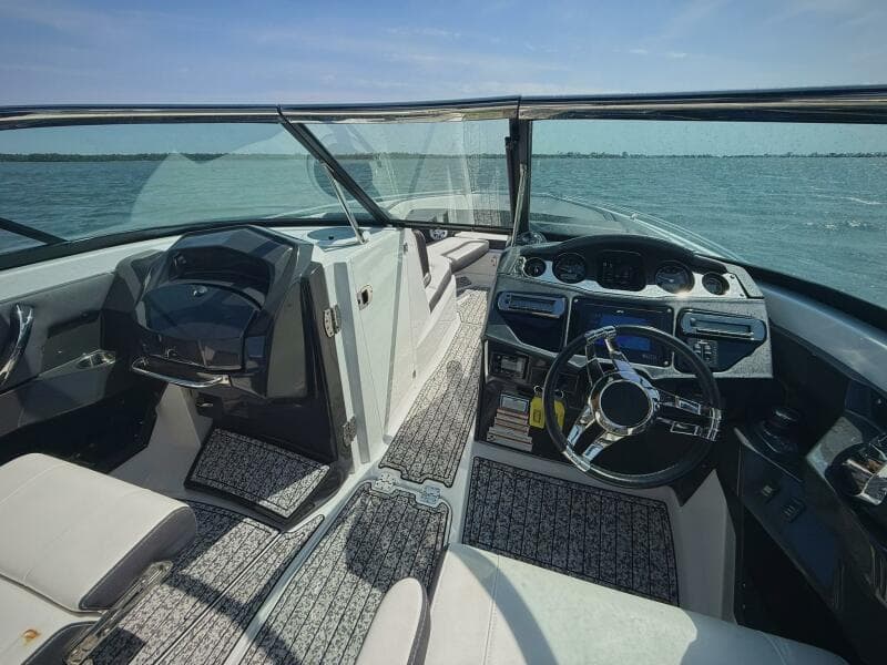 2020 Monterey 29 305SSD