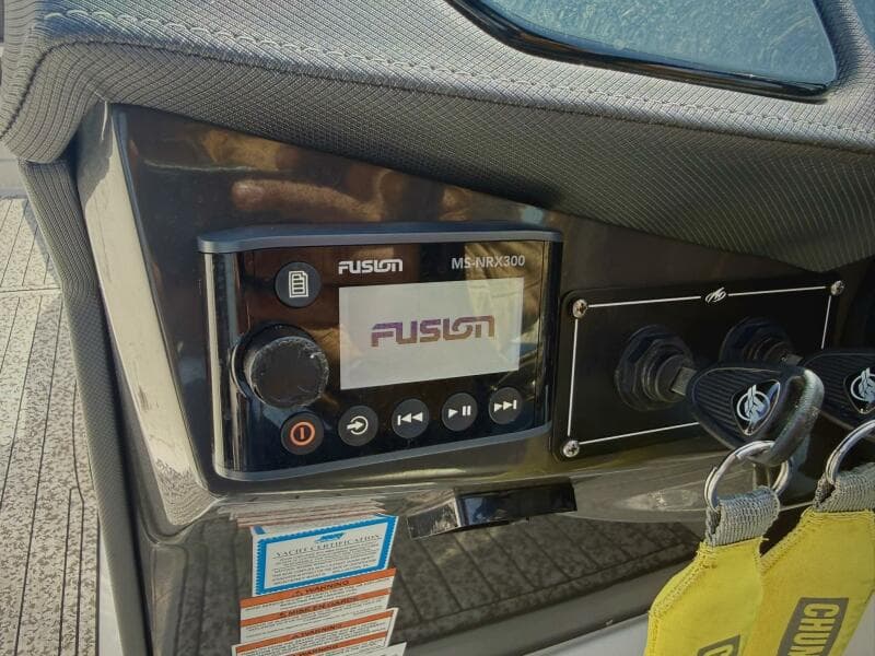 2020 Monterey 29 305SSD