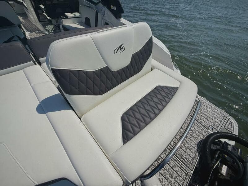 2020 Monterey 29 305SSD