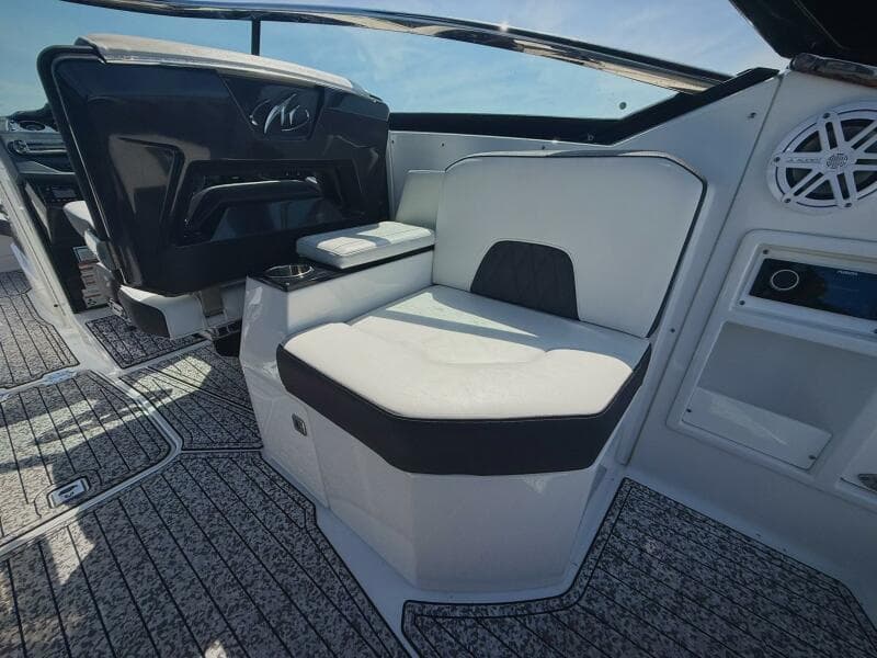 2020 Monterey 29 305SSD