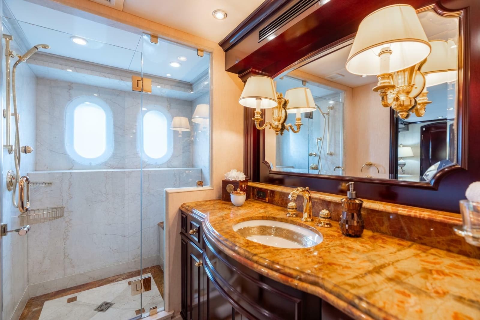 2006 Trinity Yachts Tri-Deck MY - Photo 16