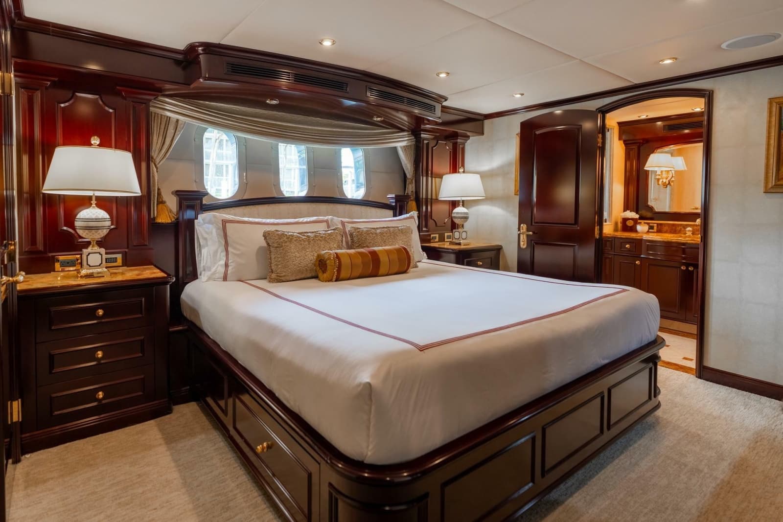2006 Trinity Yachts Tri-Deck MY - Photo 17
