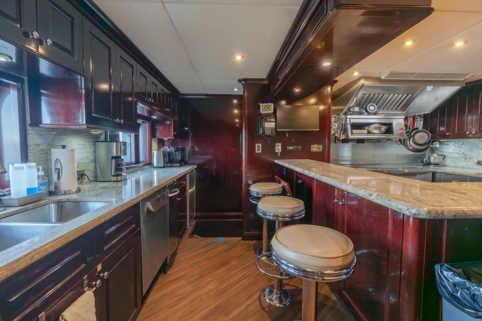 2006 Trinity Yachts Tri-Deck MY - Photo 7