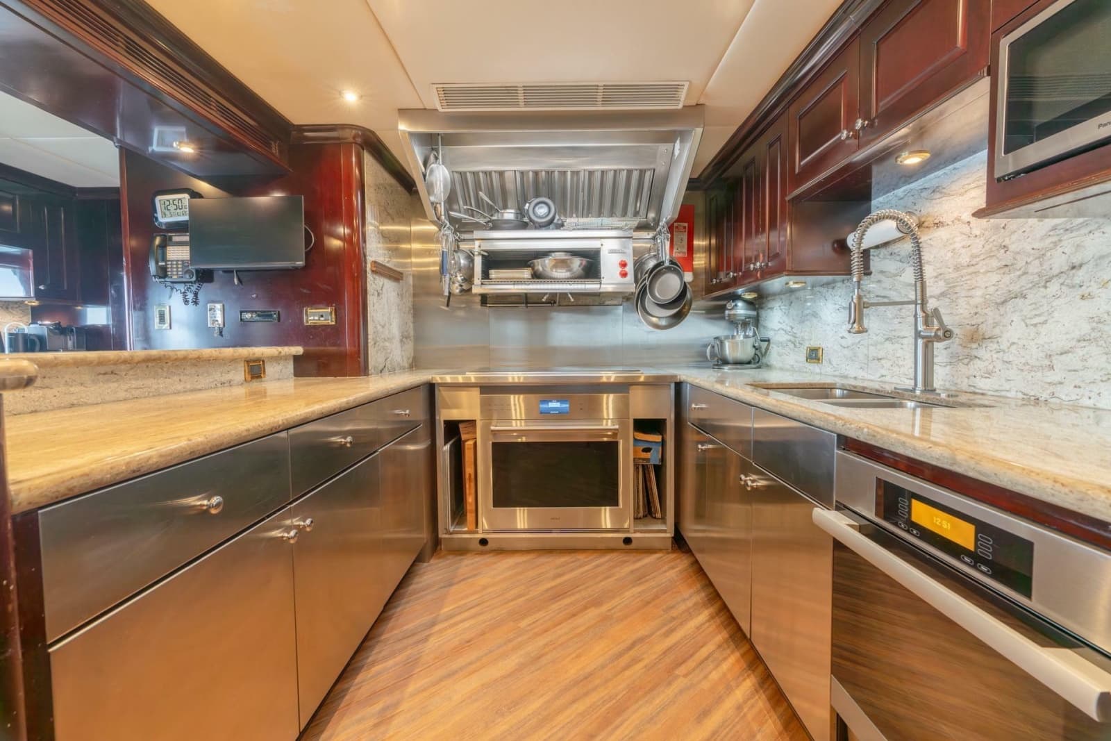 2006 Trinity Yachts Tri-Deck MY - Photo 6