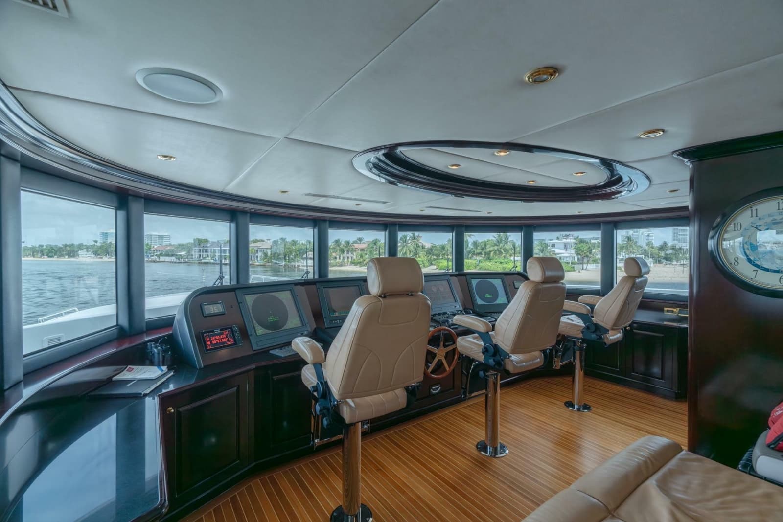 2006 Trinity Yachts Tri-Deck MY - Photo 10