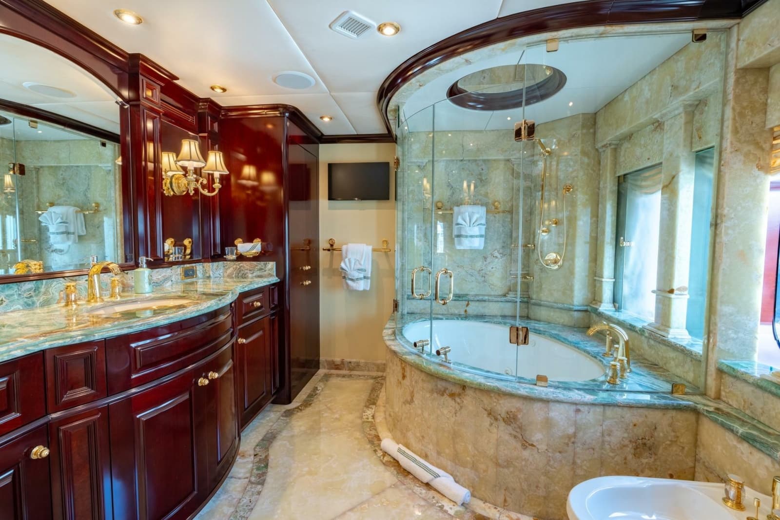 2006 Trinity Yachts Tri-Deck MY - Photo 13