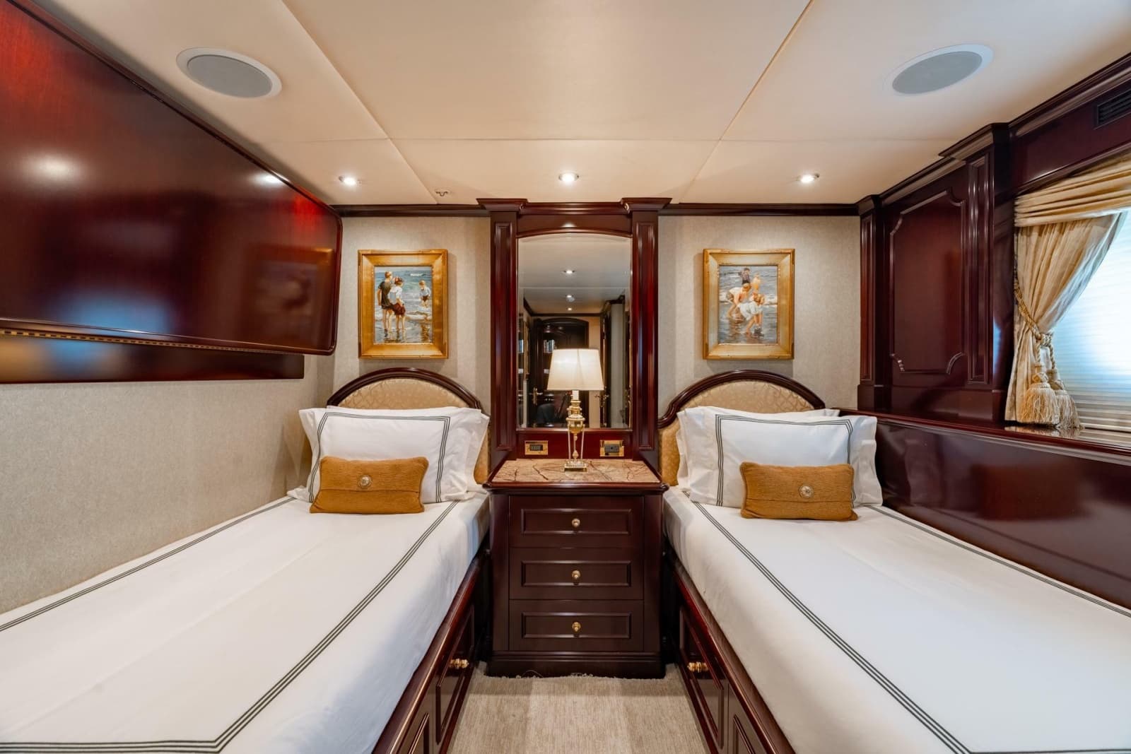 2006 Trinity Yachts Tri-Deck MY - Photo 19