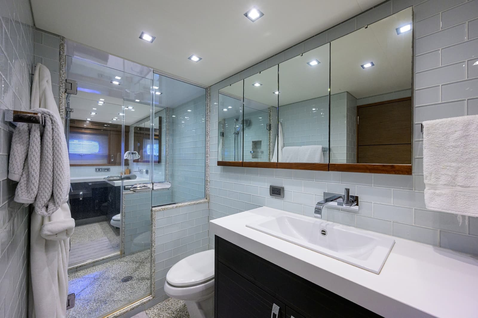 2013 Hatteras 80 Motor Yacht