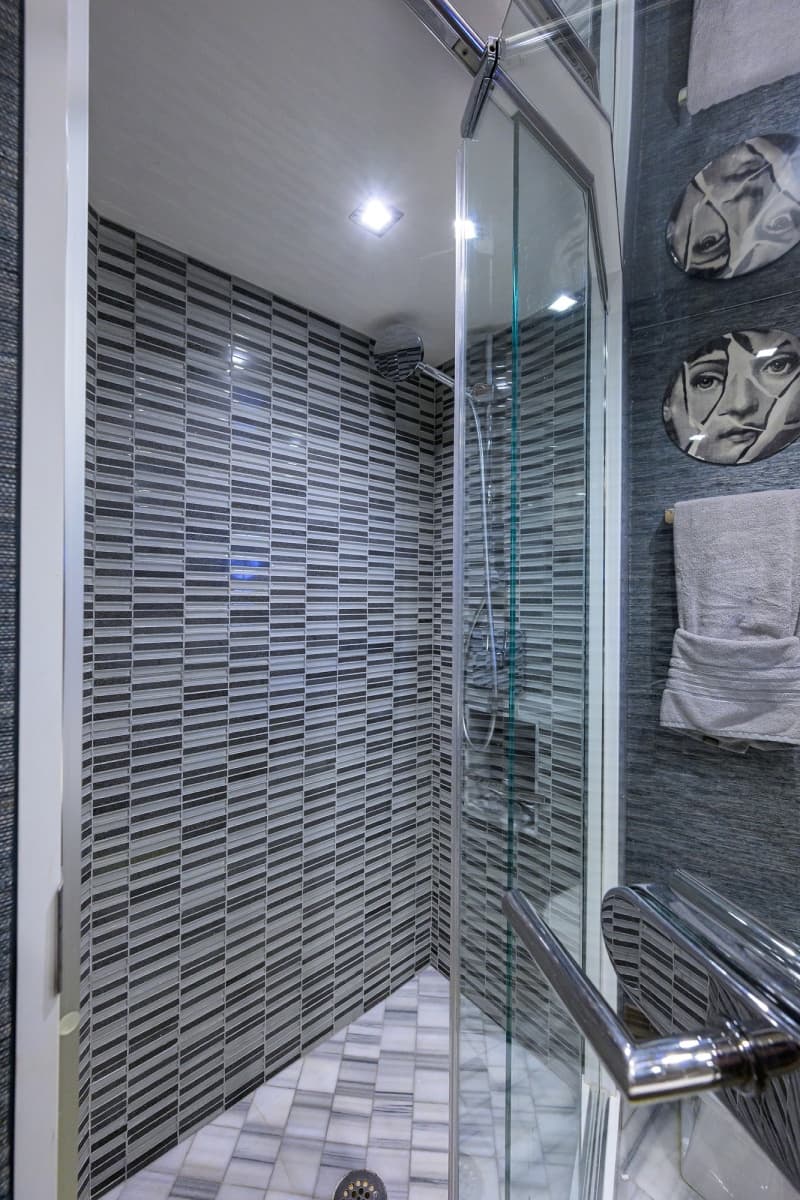 2013 Hatteras 80 Motor Yacht