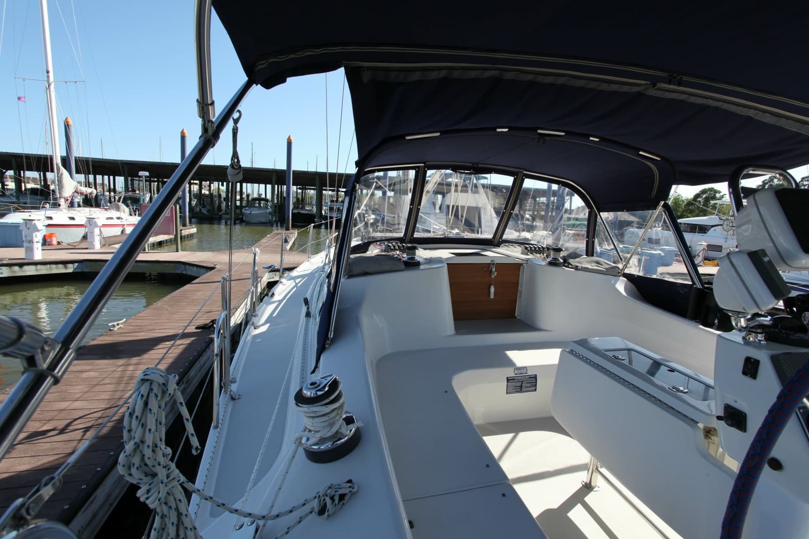 2005 Catalina 387