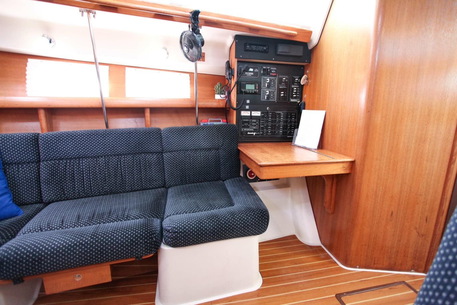 2005 Catalina 387