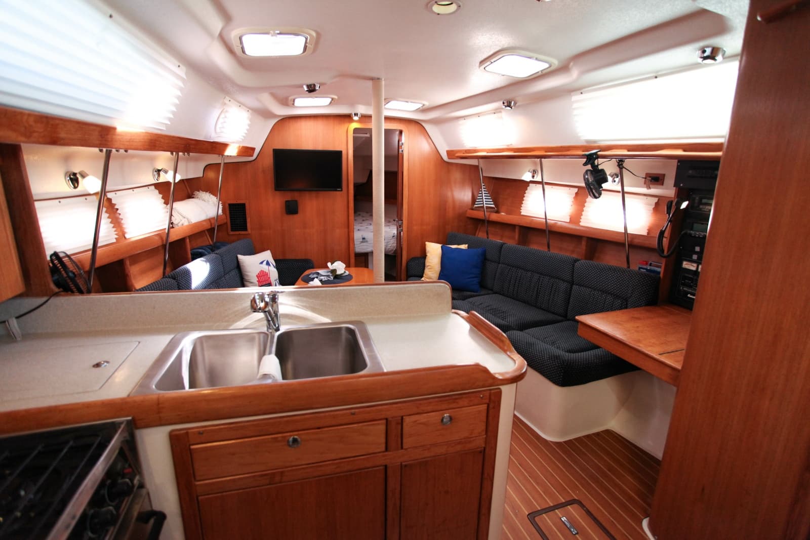 2005 Catalina 387