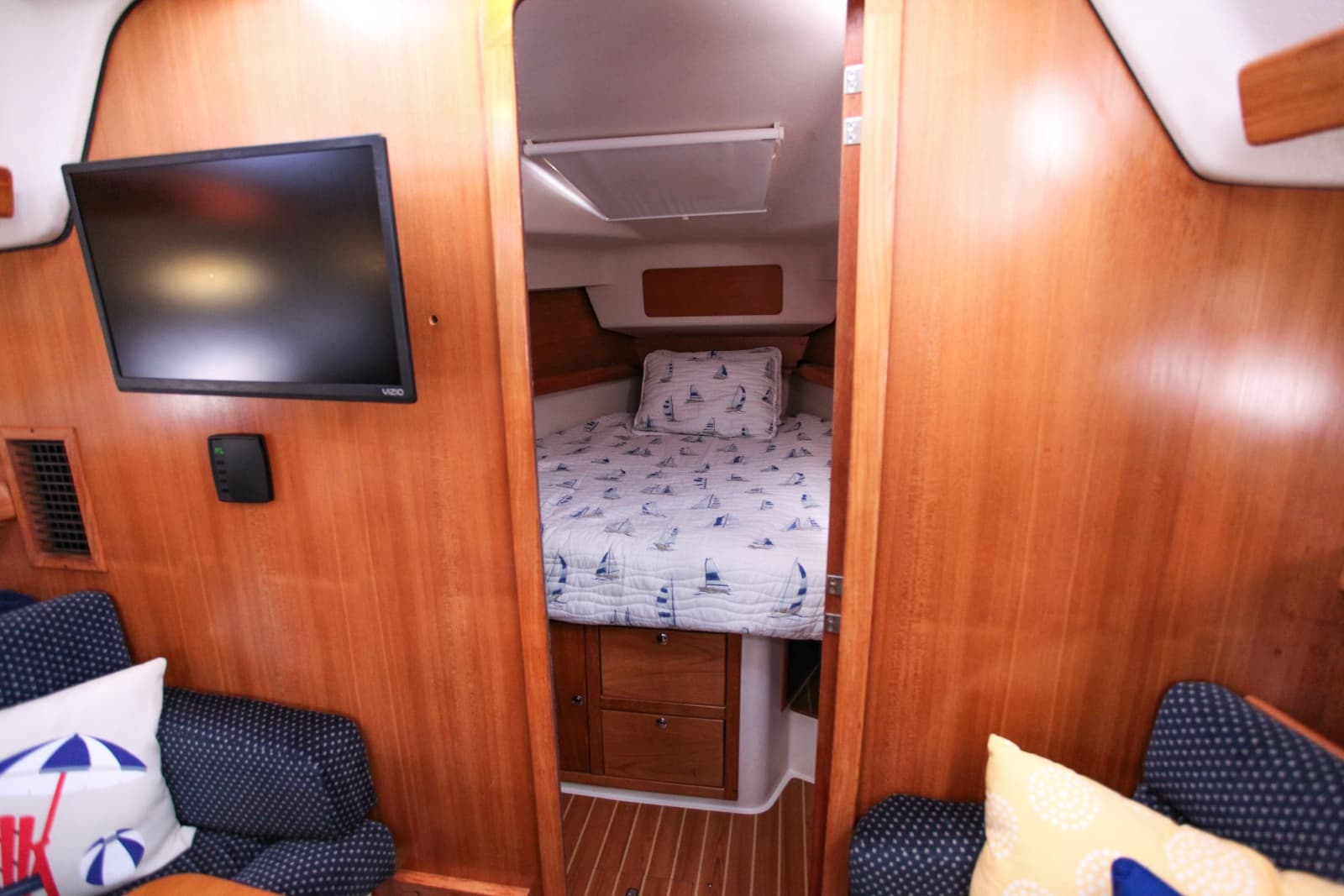 2005 Catalina 387