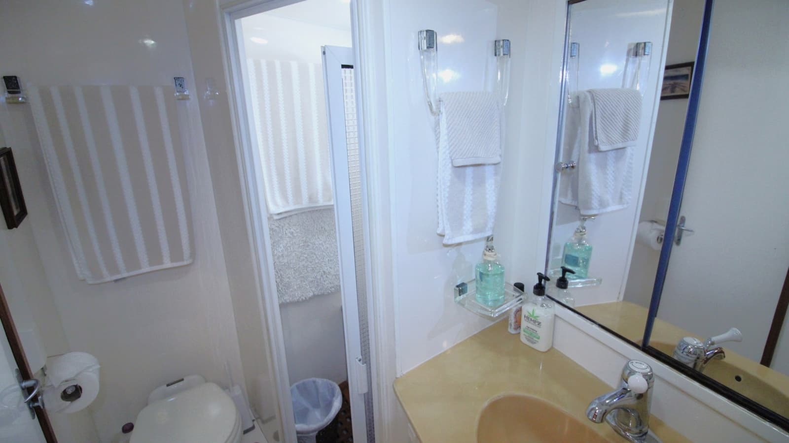 1995 Jefferson 52 Rivanna Cockpit MY